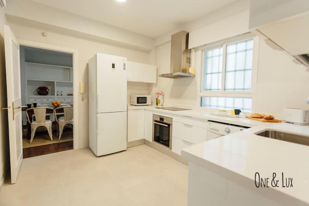 O&L Aire - Spacious And Bright Apartment In The Heart Of Севиля Екстериор снимка